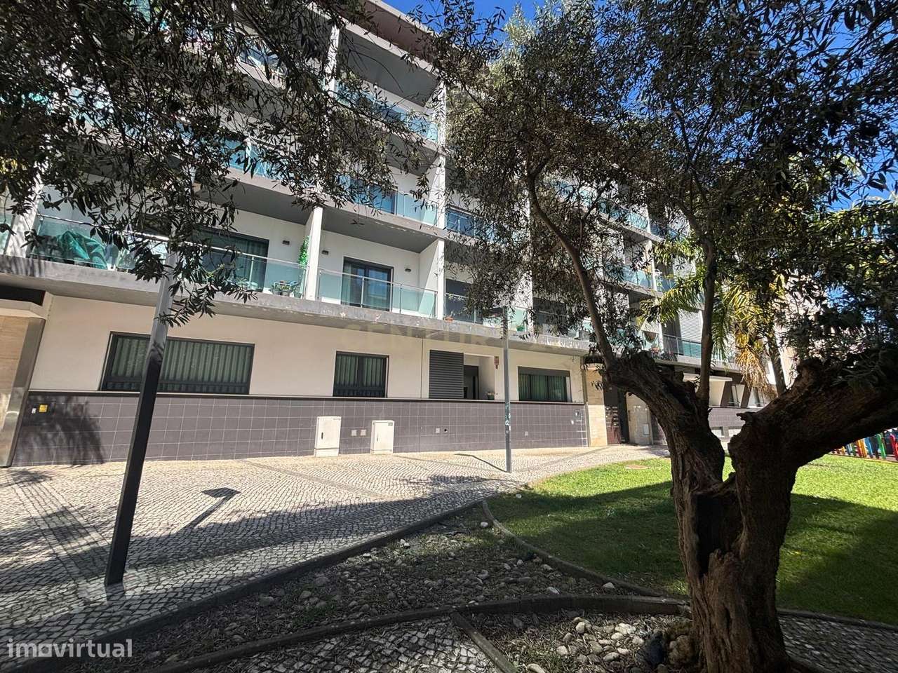 Apartamento T2  no Entroncamento com Garagem Fechada-17