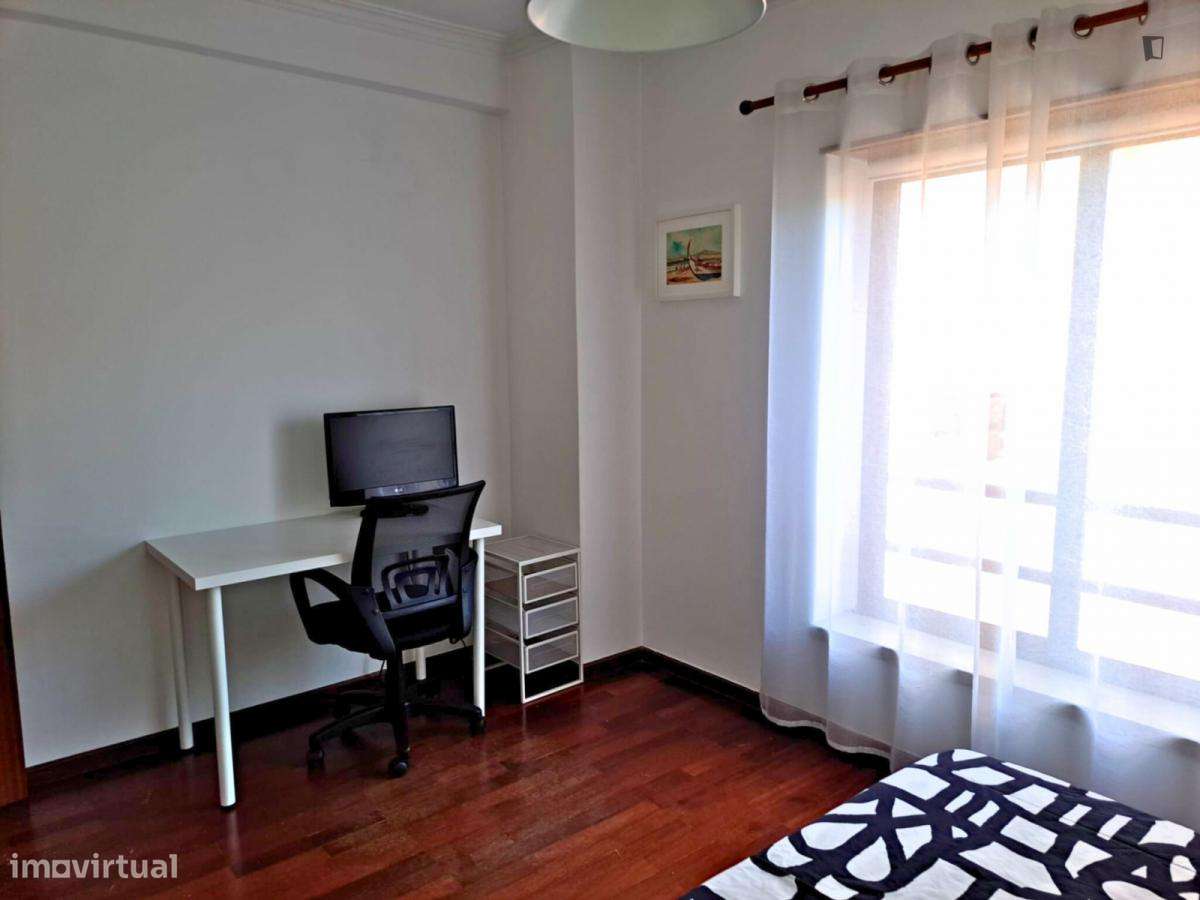 Quarto - localizado em Caparica Lisbon - Grande imagem: 5/9