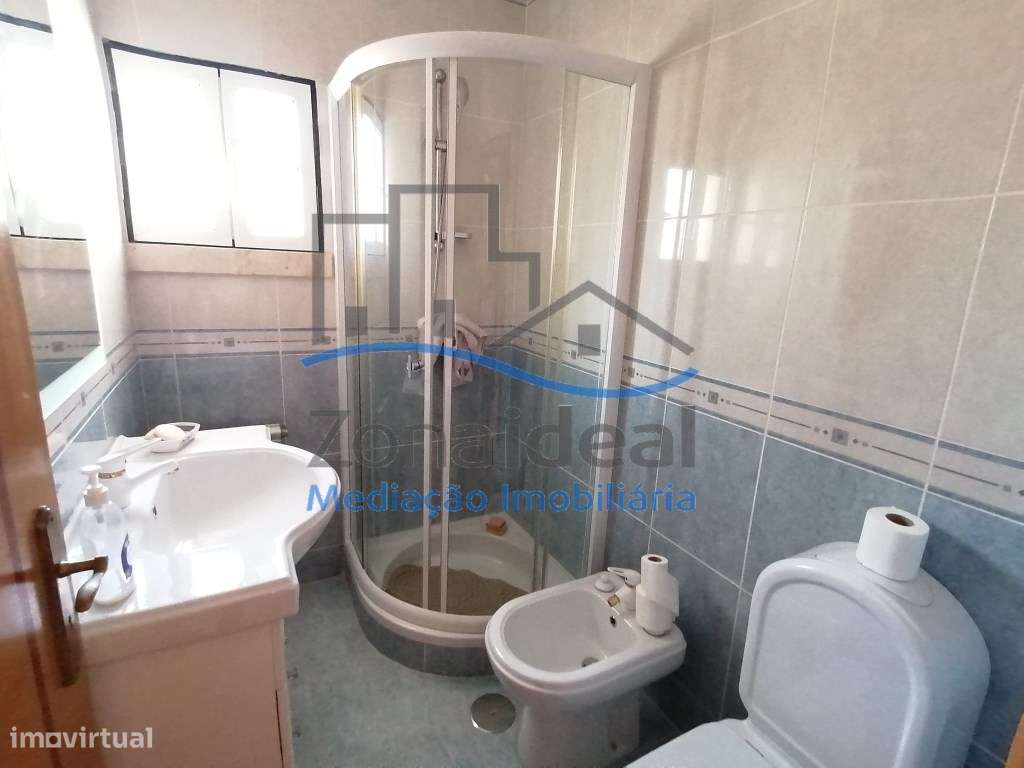 Moradia com quintal, localizada em Alenquer-7