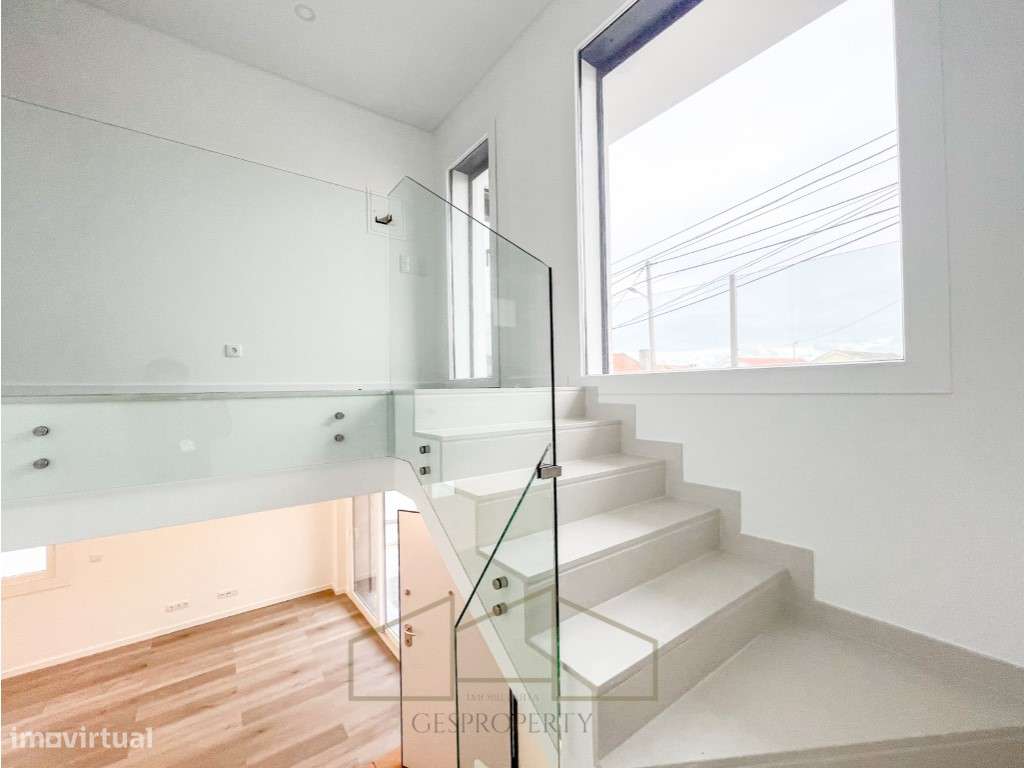 Moradia T4 Isolada Sobreda - Grande imagem: 5/28