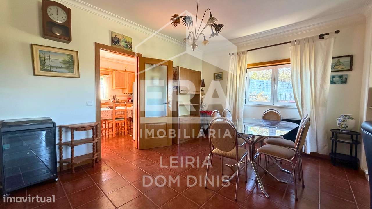 Moradia T4 localizada na zona de Lourais, Leiria-8