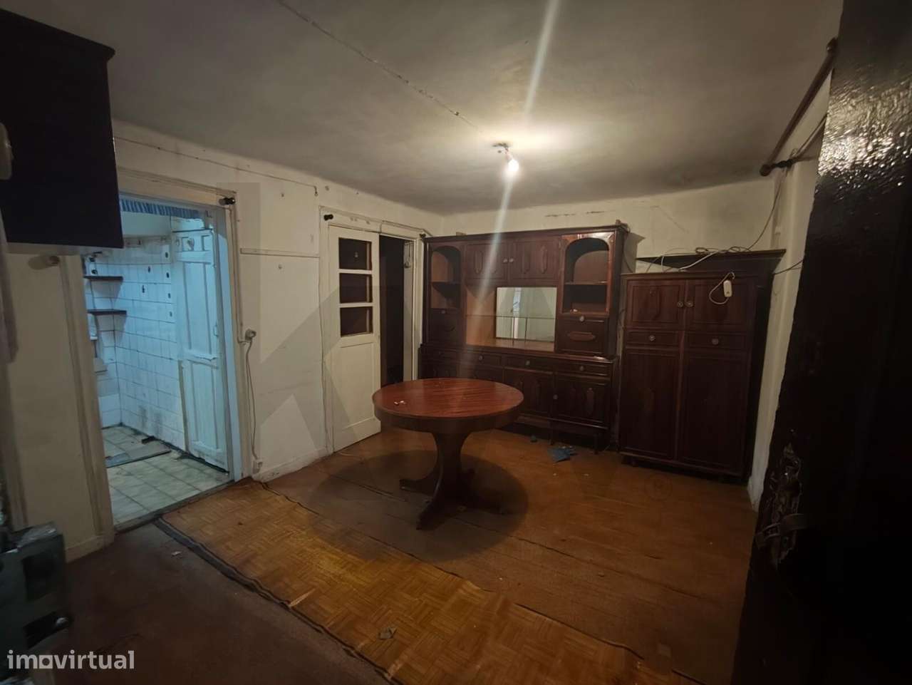 Oportunidade | T2 duplex para obras em prédio com áreas comuns reabili - Grande imagem: 2/10