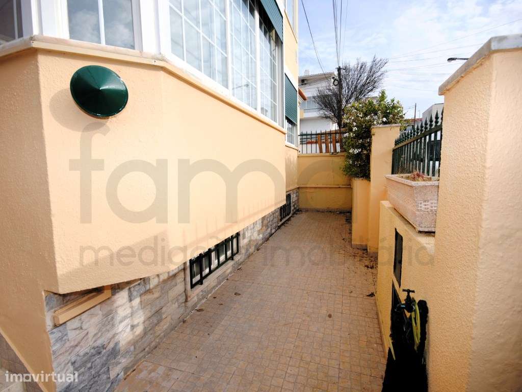 **Oportunidade Única: Moradia T6 à Venda!**-6