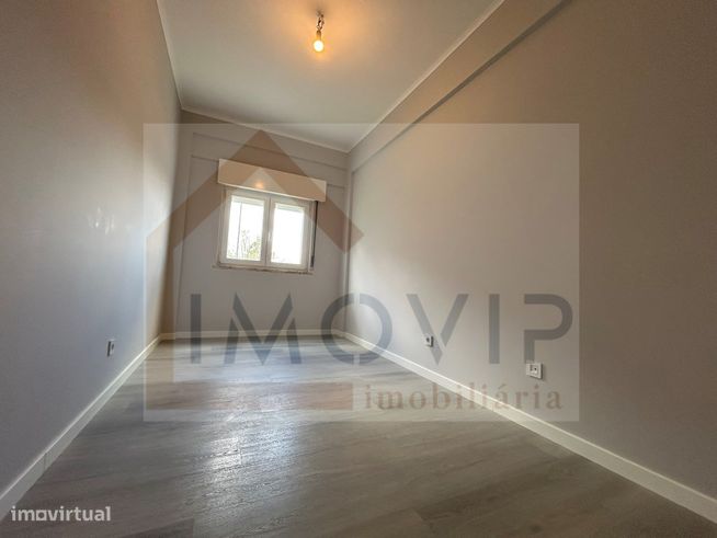 Apartamento T3 TOTALMENTE REMODELADO EM LOURES-11