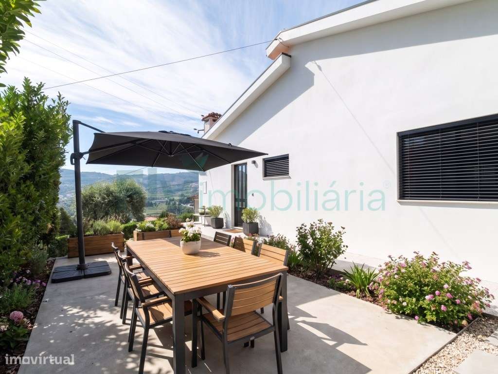 MORADIA TÉRREA COM GRANDE POTENCIAL | GARAGEM E JARDIM-30