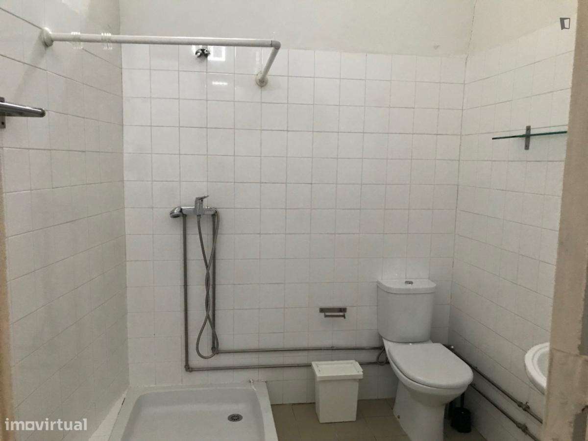 Quarto - localizado em Covilha - Grande imagem: 5/5