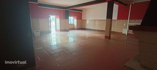 Espaço Comercial para arrendamento / comércio no centro de Tentúgal