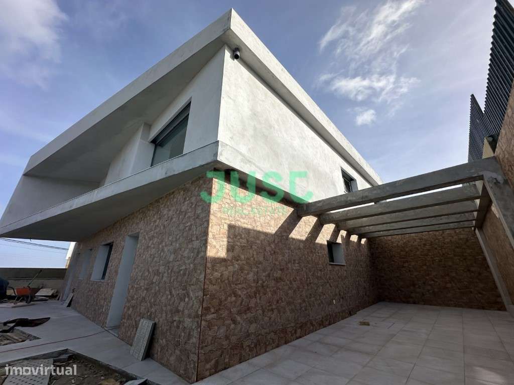 Moradia isolada, T3 com piscina em Fernão Ferro - Pinhal General - Grande imagem: 2/21