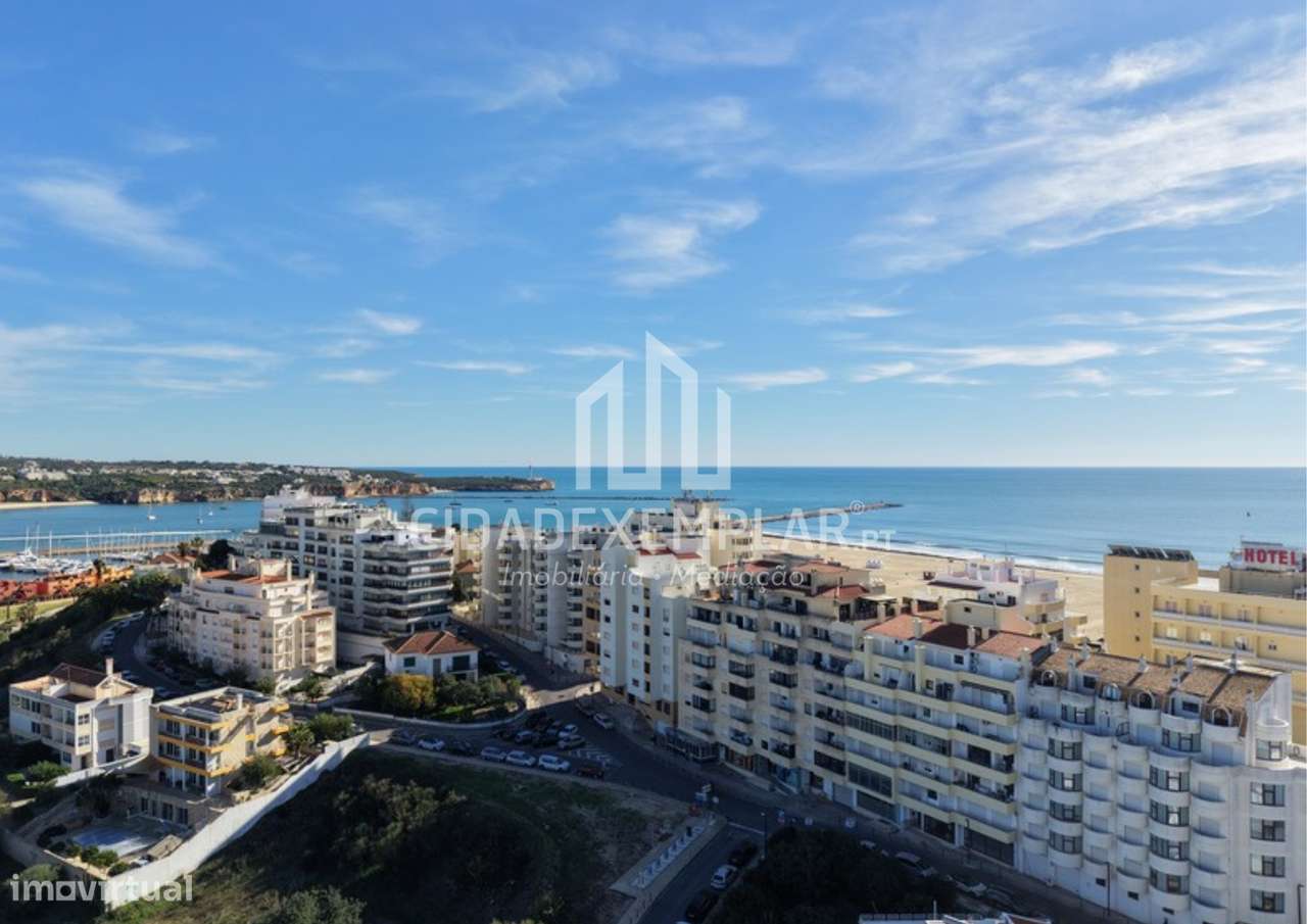 Luxuoso Penthouse T2 Totalmente Remodelado – Portimão, Algarve-30