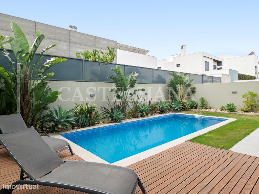Moradia T3 com piscina, jardim e estacionamento privado em Carcavelos - Grande imagem: 1/32