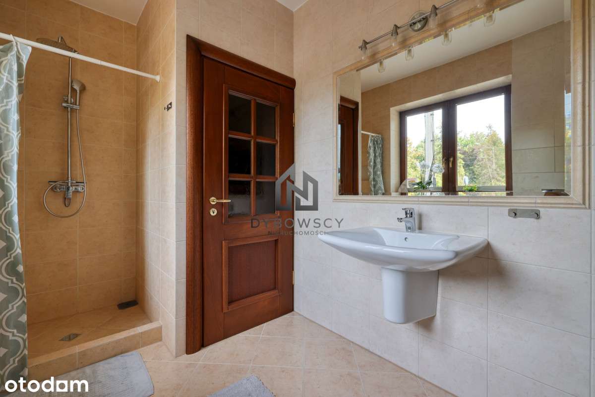 Dom wolnostojący z ogrodem i garażem-Józefów-11