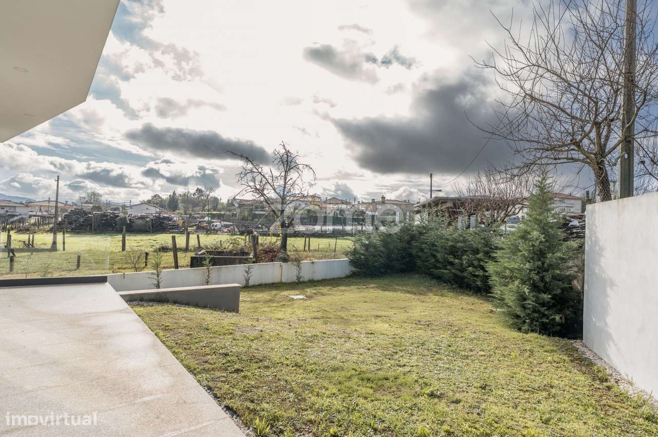 Moradia T2 térrea em Ronfe, Guimarães-22