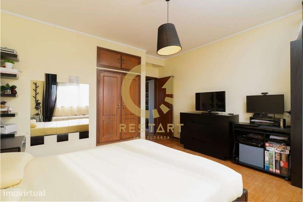 T2 - Parcialmente Renovado - Localização Premium - Vila Nova de Gaia-14