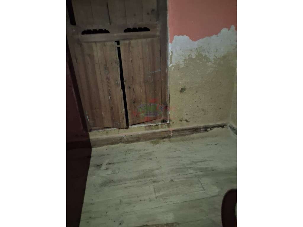 Casa de Aldeia para remodelar-12