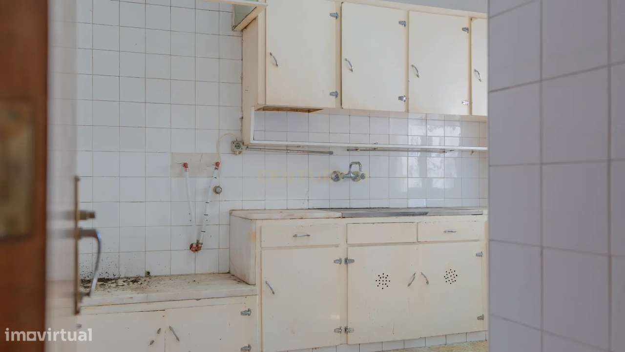 Moradia Isolada com Terreno de 1041 m² – Um Mundo de Possibilidades!-32