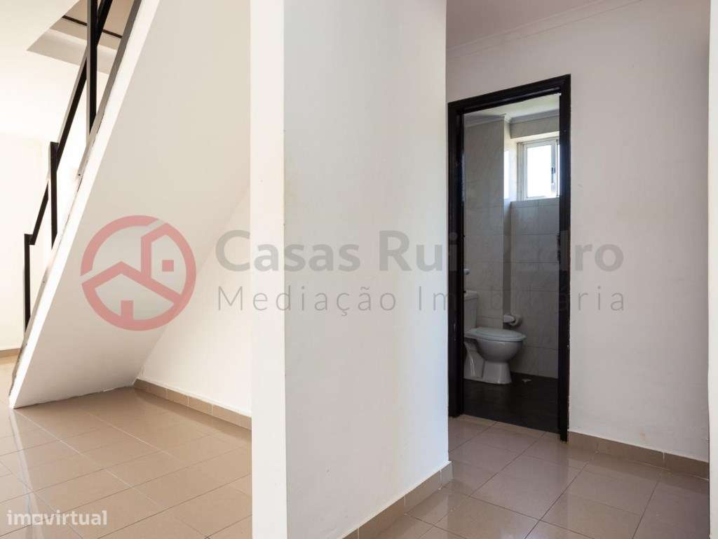 Apartamento T2 dúplex com vista rio, no Beato em Lisboa-25
