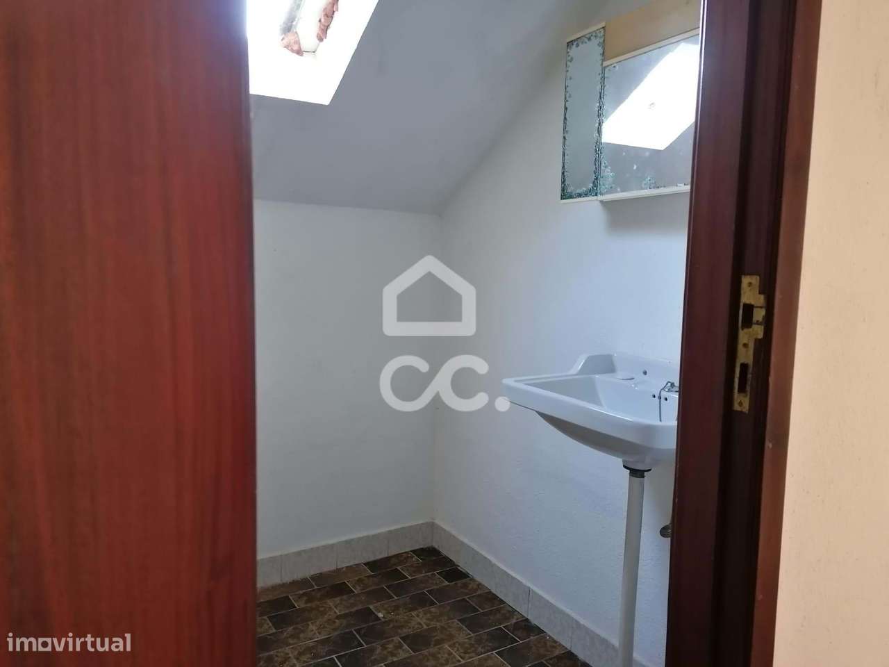 Moradia T5 em Vermelha – Cadaval, com Garagem, Adega e Terreno.-37