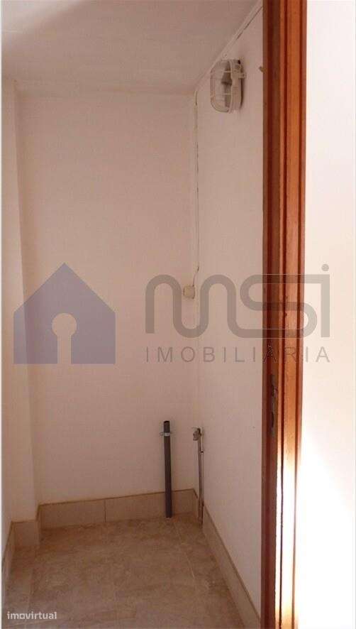 Apartamento T0 Renovado – Rua da Alegria, Porto - Grande imagem: 5/6