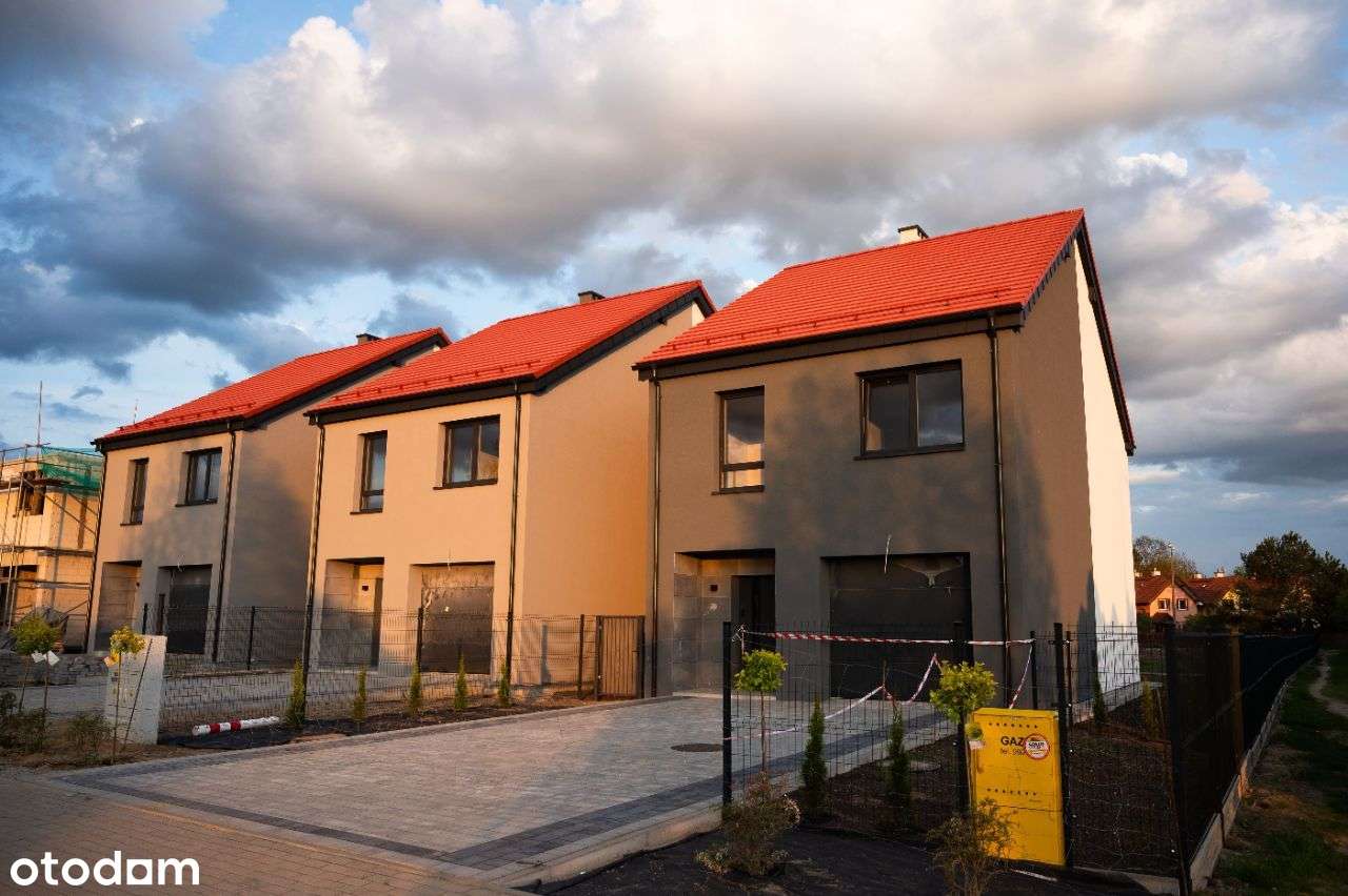 Dom w Tomaszkowie stan deweloperski-3