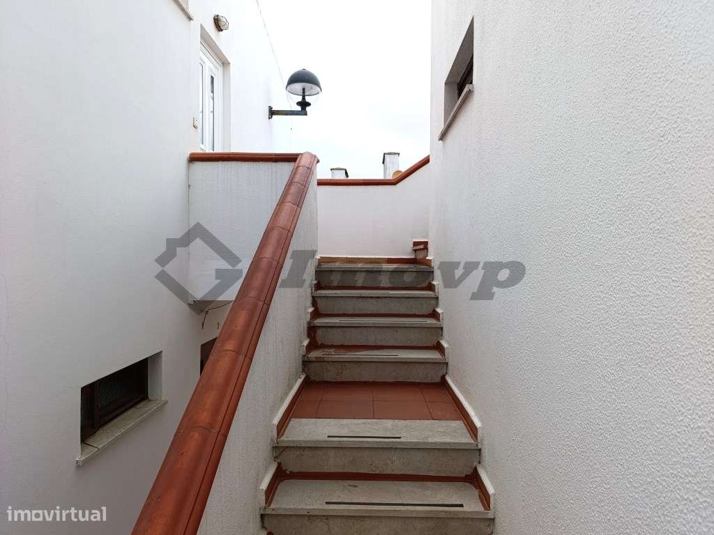 Andar de Moradia de características T2 na Vila de Castro Verde-15