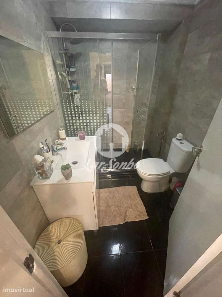 Apartamento T2 em Santegãos, Rio Tinto  Excelente Oportunidade-1