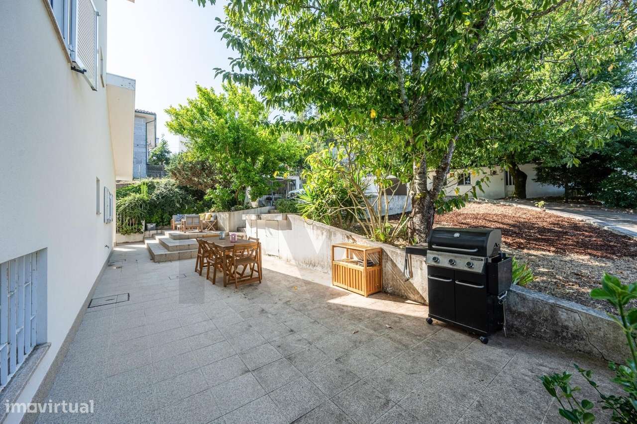 Moradia T3+1 com terreno em Burgães, Santo Tirso-26
