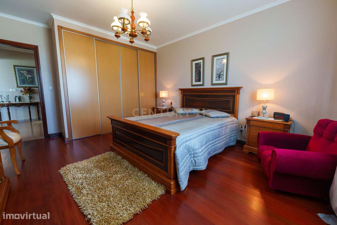 Moradia T4 com 2.971 m² de Terreno e Vista Panorâmica-10