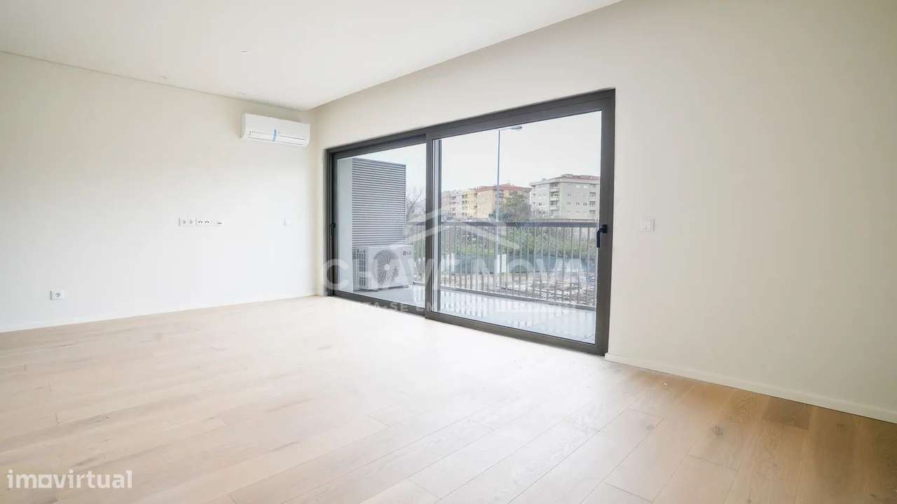 Apartamento T2 Novo com Varanda e Lugar de Garagem- Canidelo-3