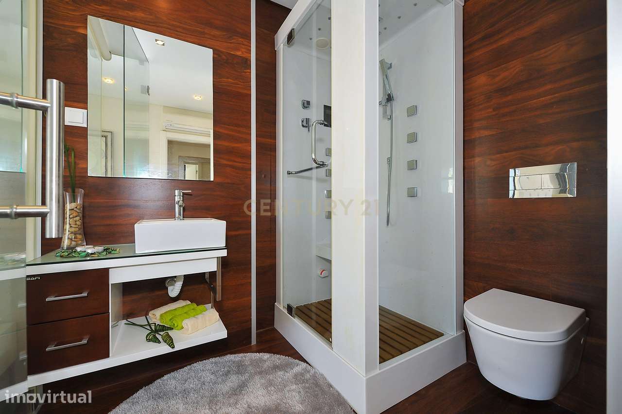 Moradia T3+1 Alto da Parede, em Condomínio Fechado com Vista Mar-31