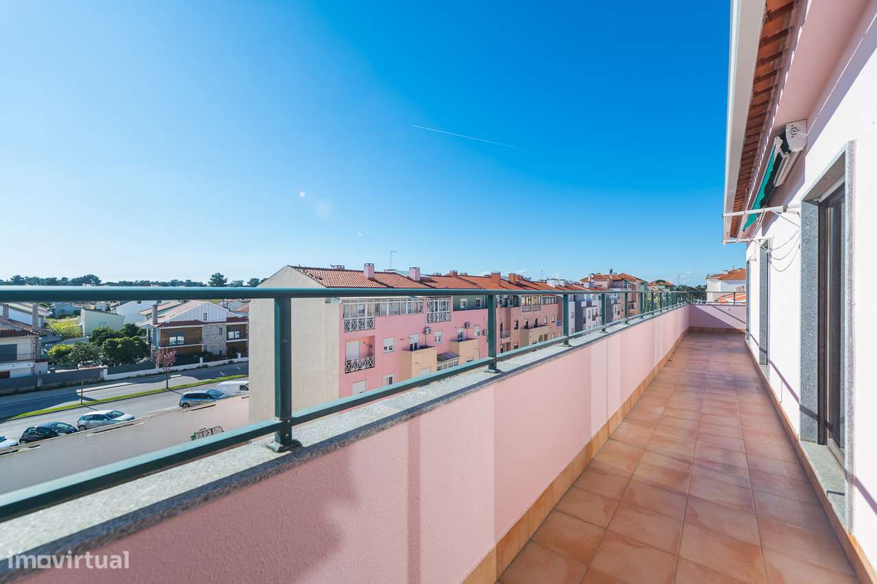 Apartamento T2 na Quinta do Conde com areas de 136m2-18