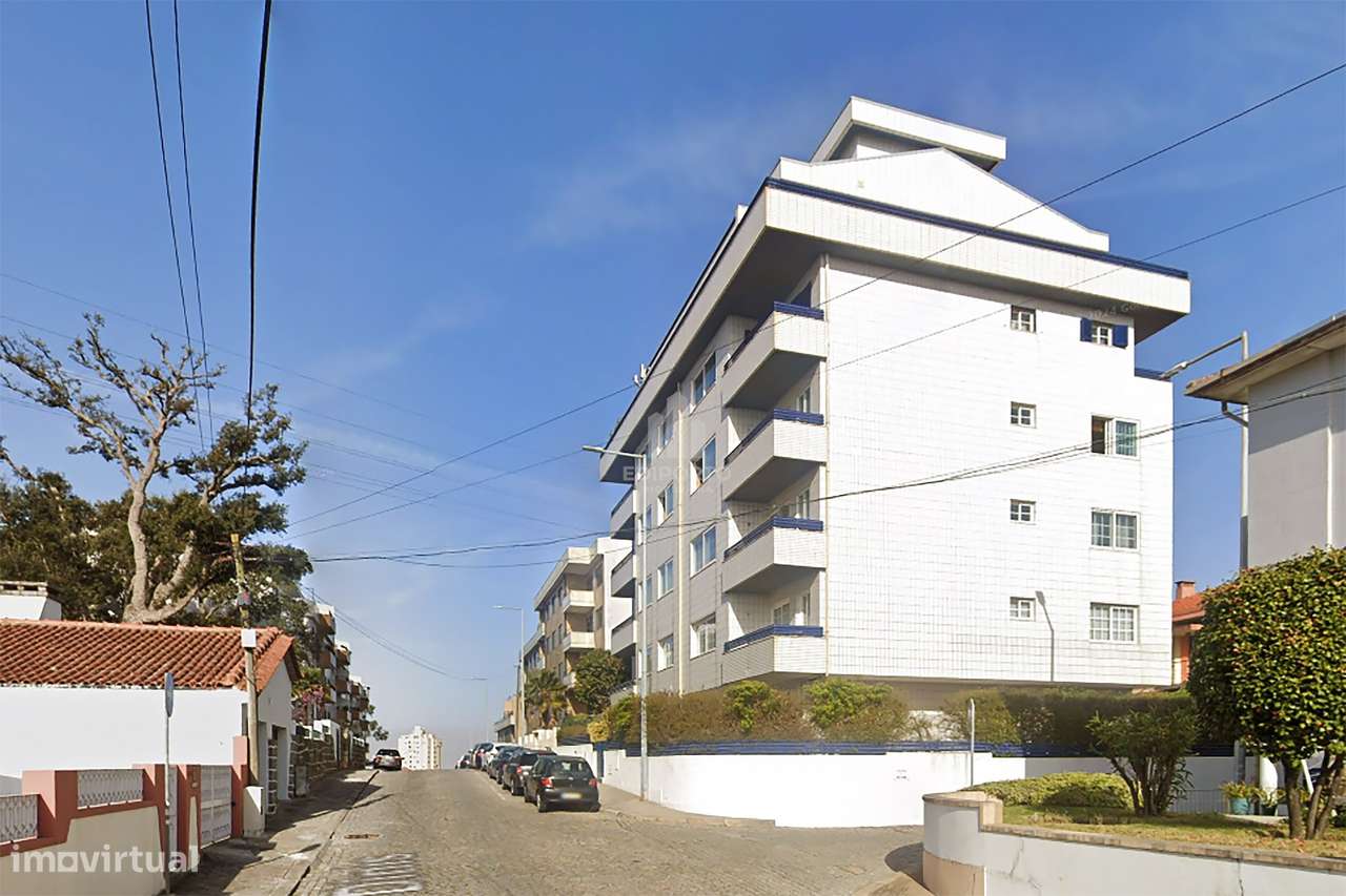 Apartamento T4, em zona Prime de Gaia, na Rua de D.Dinis.-22