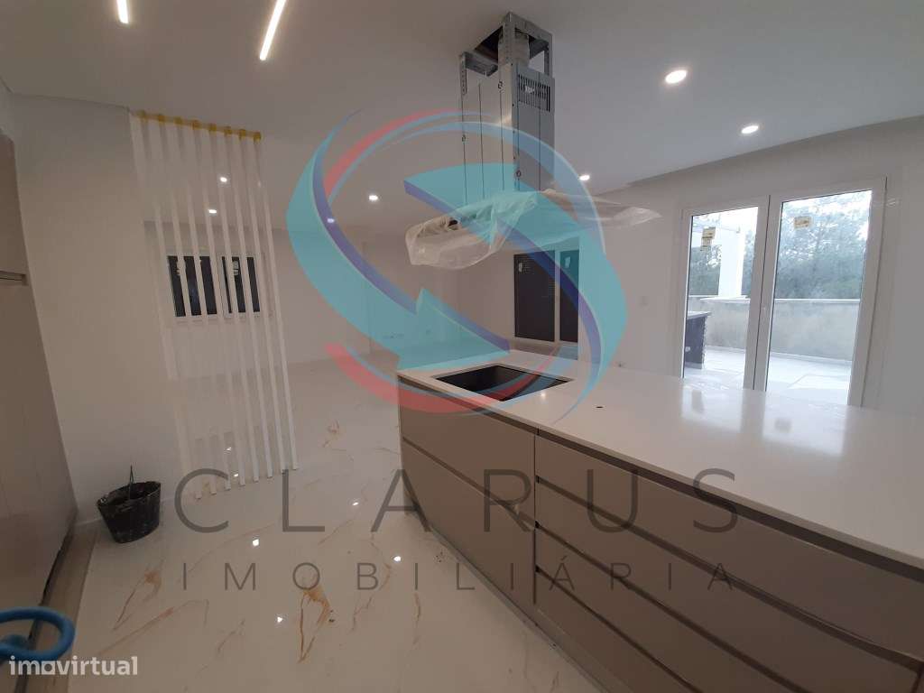 MORADIA ISOLADA T4 C/PISCINA - Grande imagem: 4/58