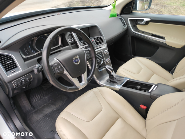 Volvo XC 60 T6 AWD Geartronic Momentum - 5
