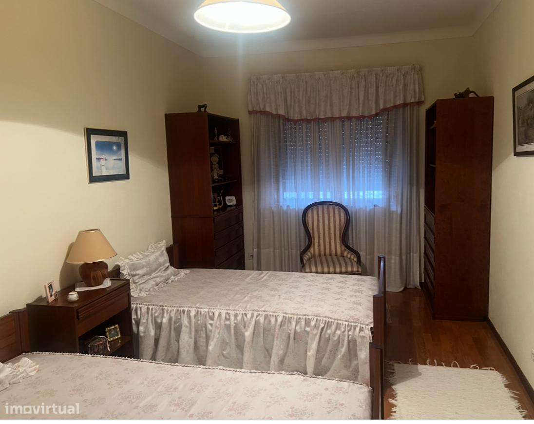 Moradia T4 com 3 LOJAS AREENDADAS E GRANDES TERRAÇOS - Peso da Régua-13