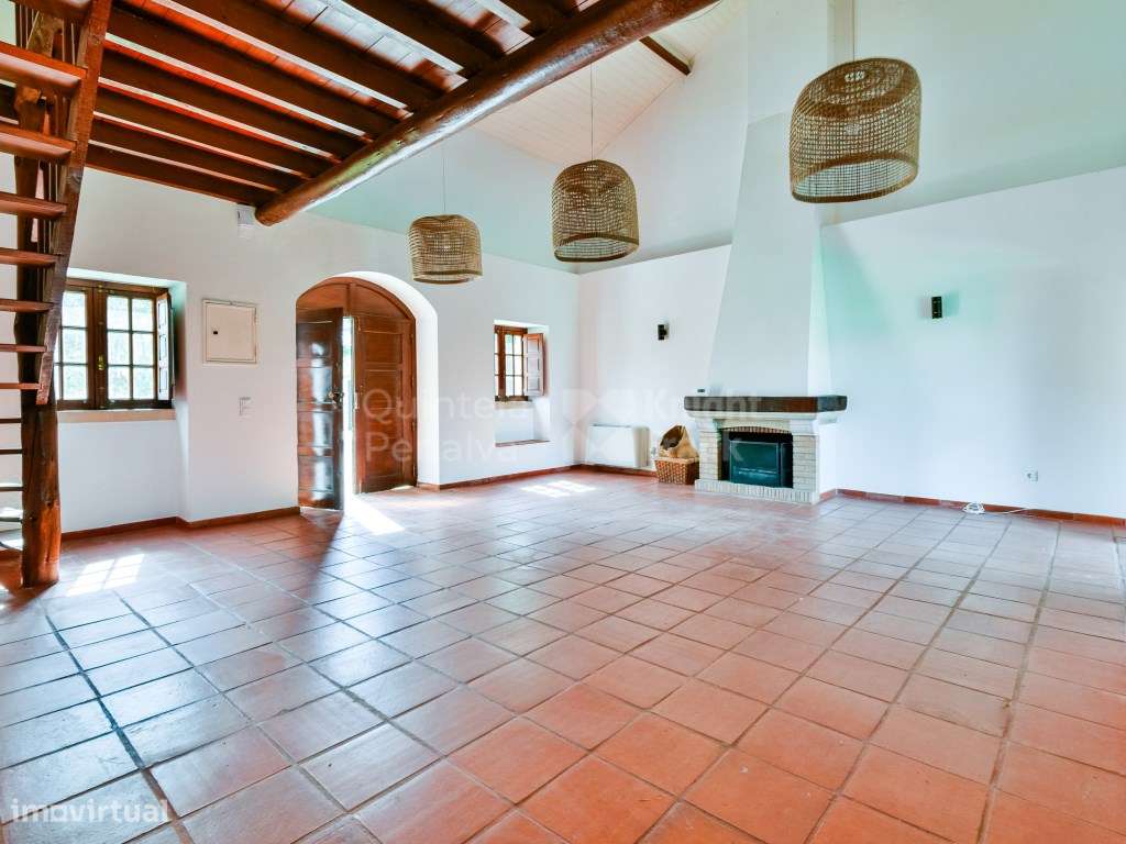 Moradia T4 térrea com mezanino, piscina e espaço exterior em Rio Maior - Grande imagem: 4/36