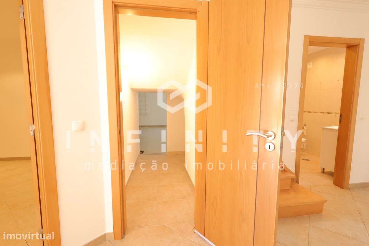 Moradia independente T4-35