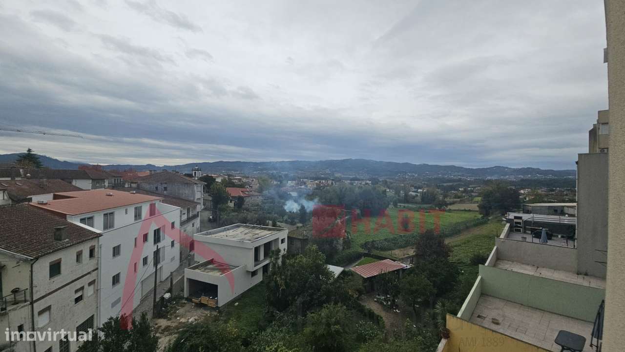 Apartamento T3 com 3 frentes, varandas e garagem fechada – Amares-21