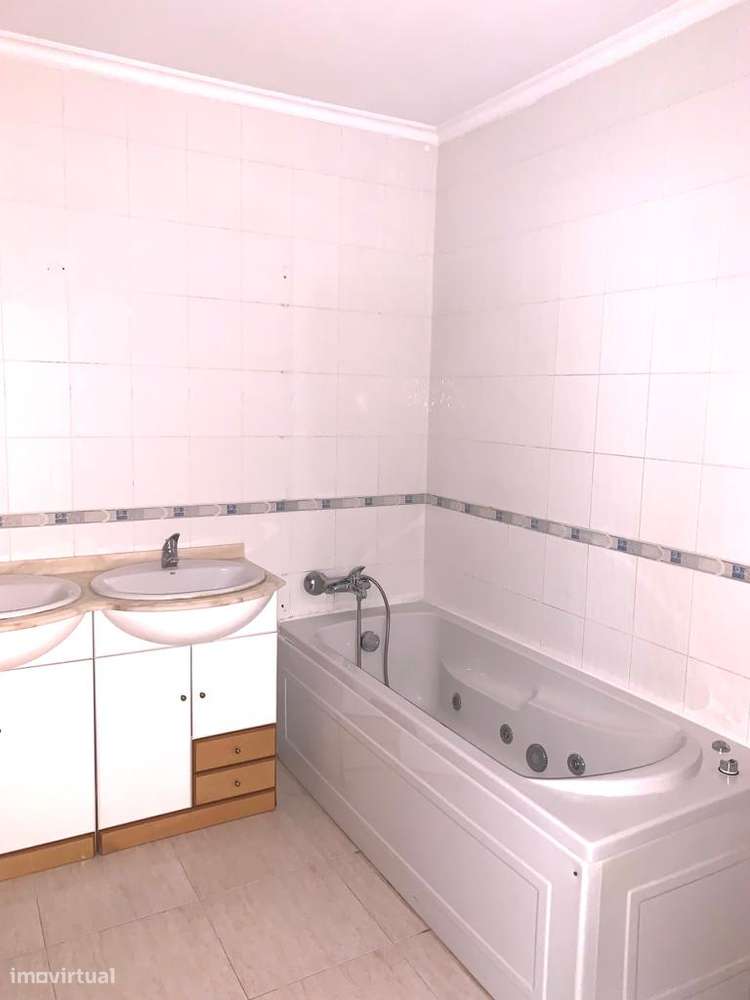 ARRENDADO ATÉ JANEIRO 2026  Apartamento T2-11