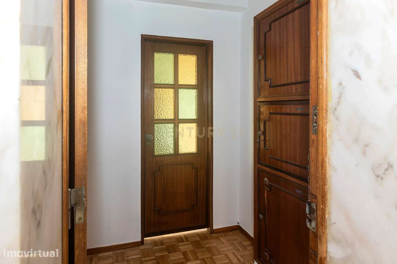 Apartamento T1  - Arrendamento  (Junto às Portas de Benfica) - Grande imagem: 2/22