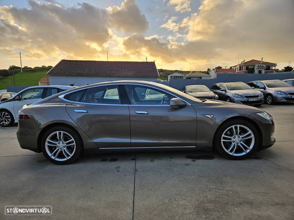 Tesla Model S - 1