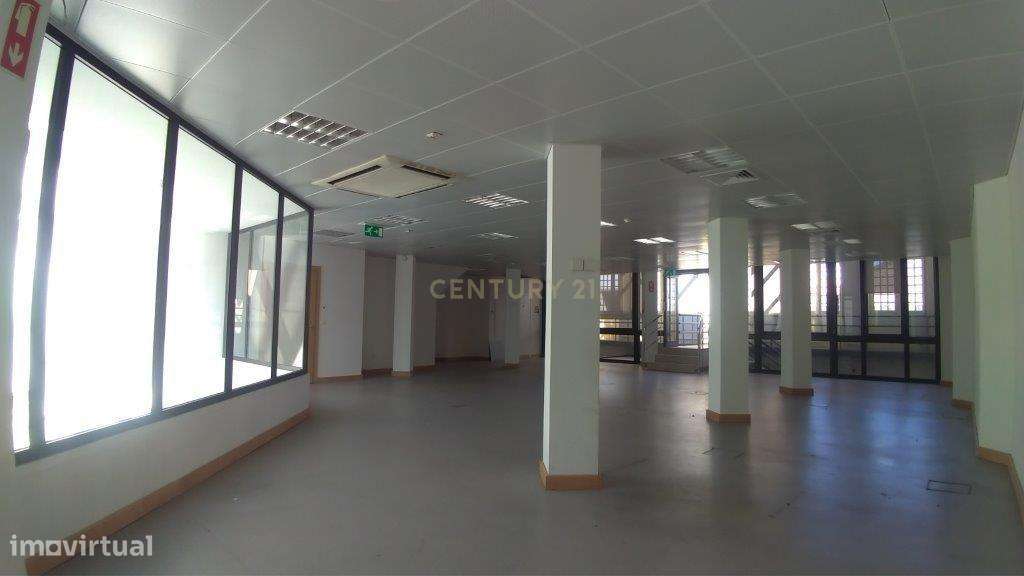 Prédio destinado a Comércio e Serviços - Vila Real - Grande imagem: 4/12