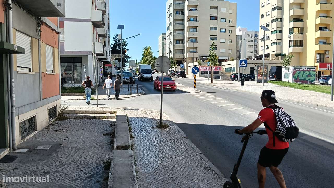 T1 c/65 m2 - Junto ao Continente - r/c alto ! Remodelado-17