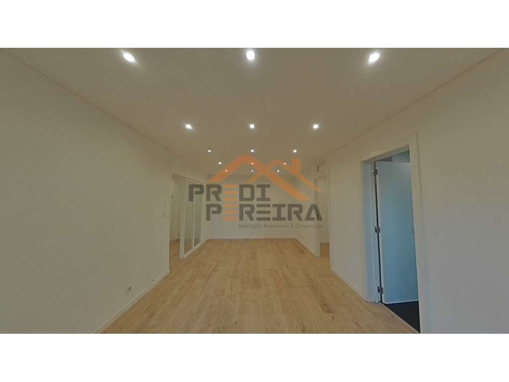 T1+1 em Santo António dos Cavaleiros. - Grande imagem: 3/14