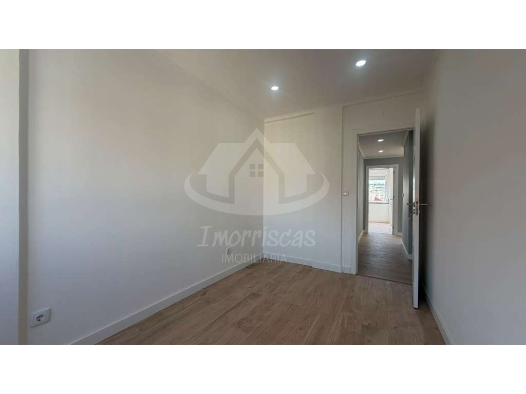 T2+1 Totalmente Remodelado em Odivelas | Pronto a Habitar | Localiz...-20