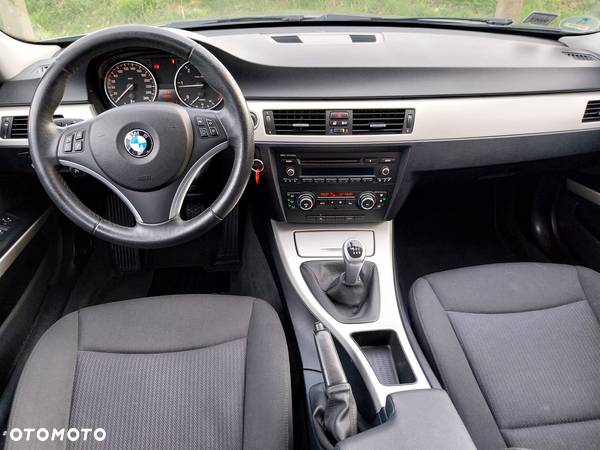 BMW Seria 3 318d - 9