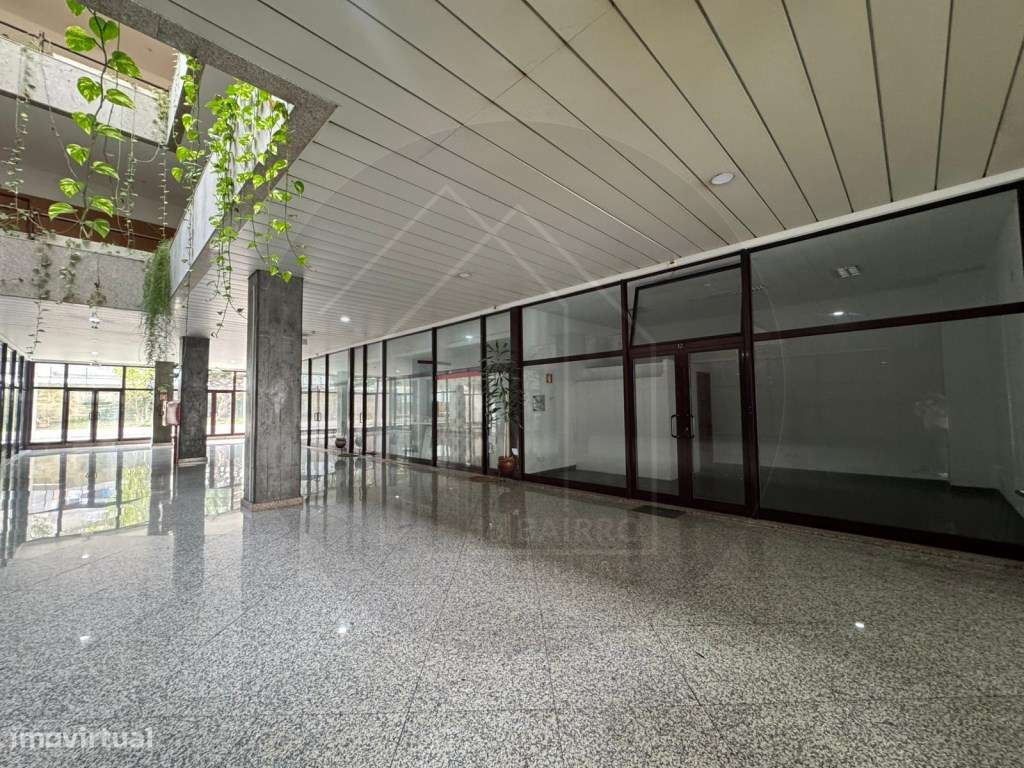 Loja para arrendamento, fórum comercial próximo á Constituição,Porto - Grande imagem: 3/15