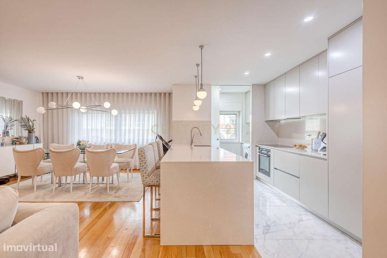 T3 Mobilado com terraço a 200m da Praia de Lavadores - Grande imagem: 4/27