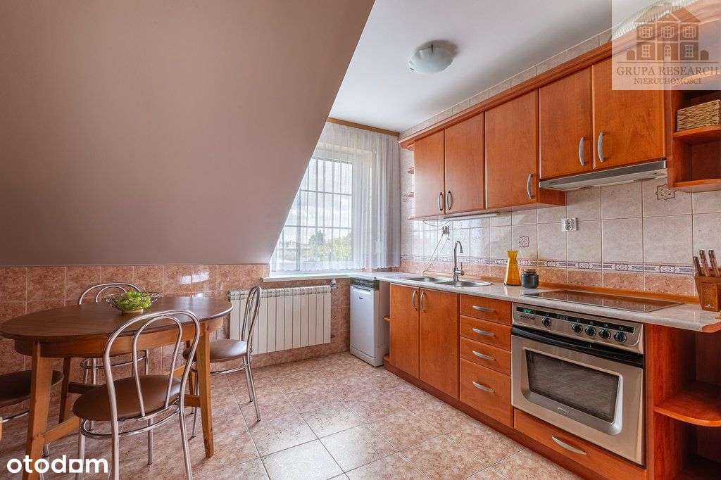 Dom z dwoma mieszkaniami i dużą działką-6