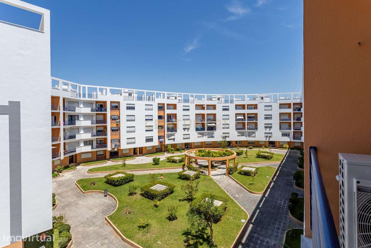 Moderno Apartamento T4 no Carregado em condomínio fechado-25