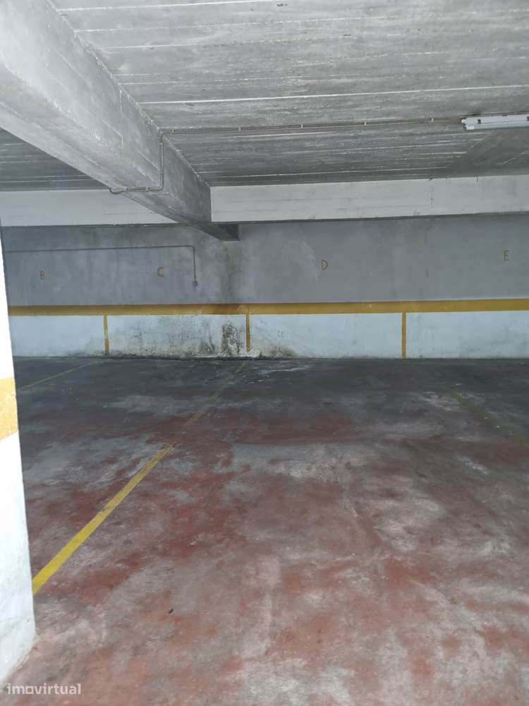 Escritório com Potencial para Loft T1/T2 junto à Estação-14
